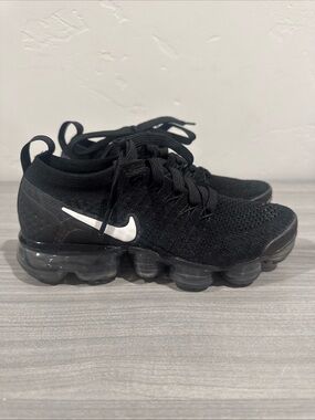 Nike Air 942843-001 VaporMax Flyknit 2  Black White Size 5 kids ?